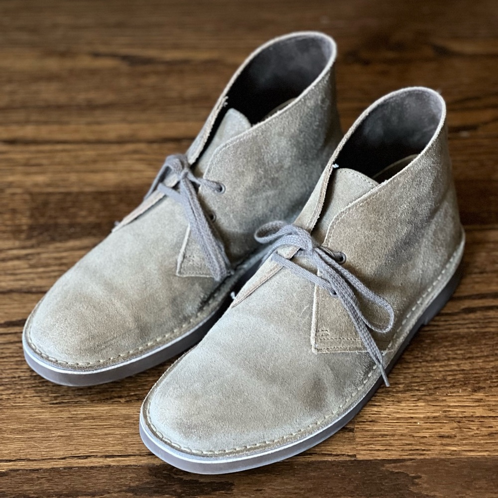 Clark’s Bushacre desert boots in sand suede, size 10. Very good condition.